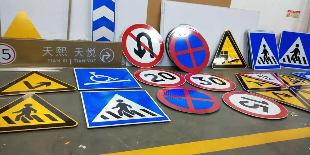 四川广告安装交通指示牌怎么选？